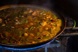 paella in cottura