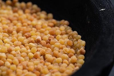 Aggiungete la fregula e i pelati