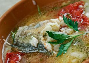 zuppa di pesce in cottura