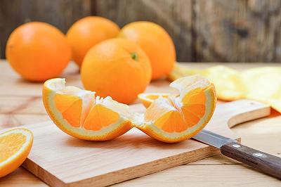 Tagliate l'arancia