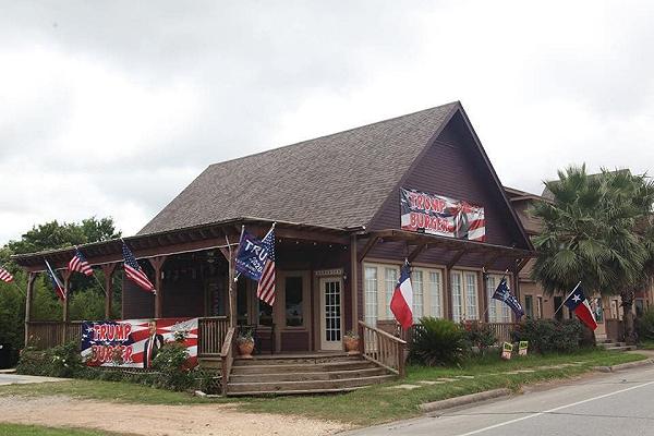 Texas: il ristorante di hamburger a tema Donald Trump diventa un’improbabile attrazione turistica