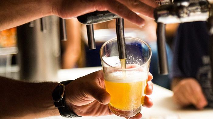 Birra gratis per chi va a votare: pub di Treviso incentiva così l’affluenza alle urne