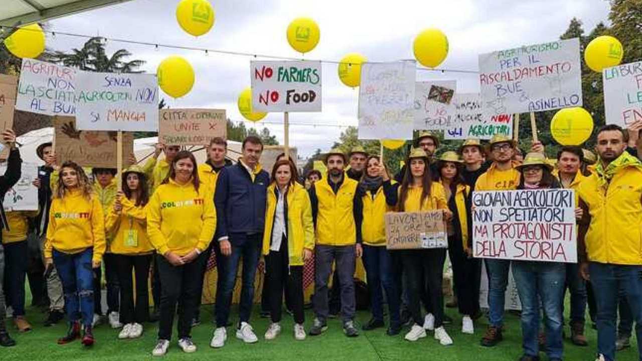 Caro bollette, proteste a Milano: i giovani agricoltori sfilano in piazza
