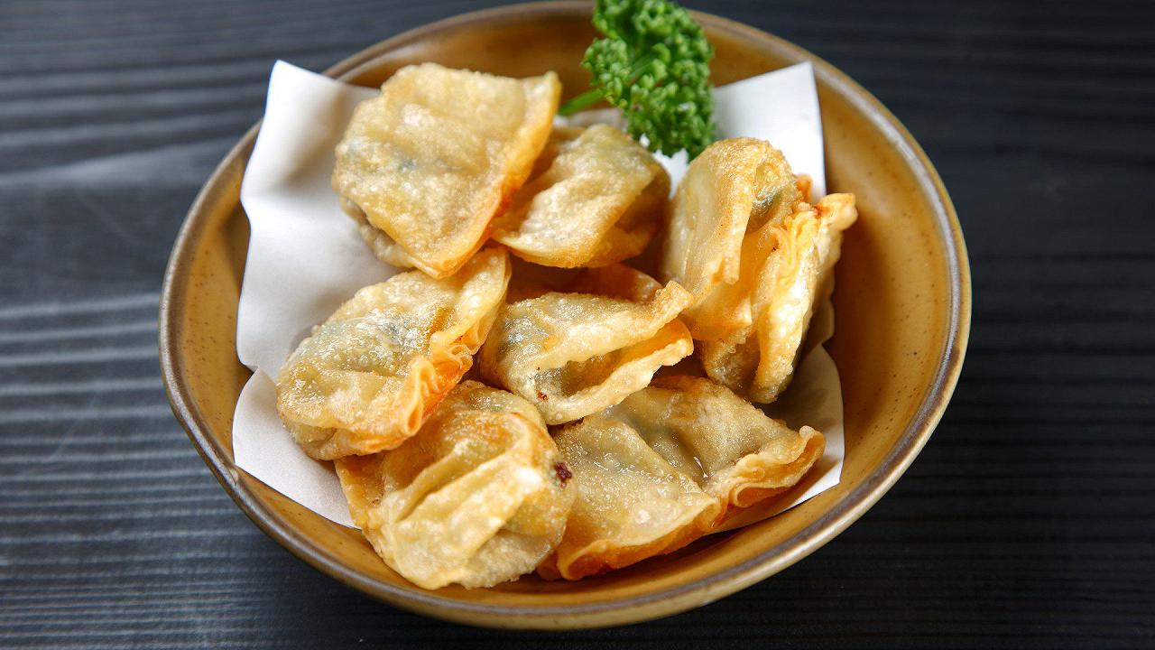 Ravioli fritti cinesi con gamberi e zenzero, per l’aperitivo