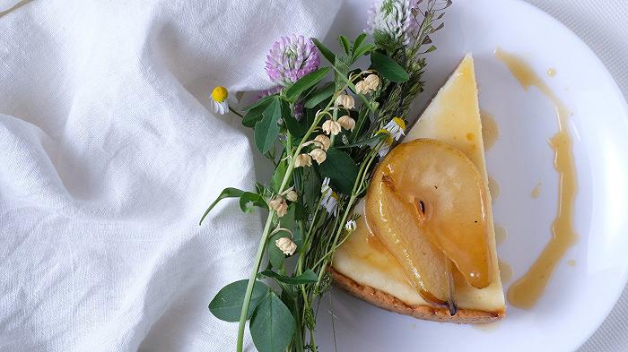 Cheesecake ricotta e pere senza cottura: la nuova versione della crostata della nonna