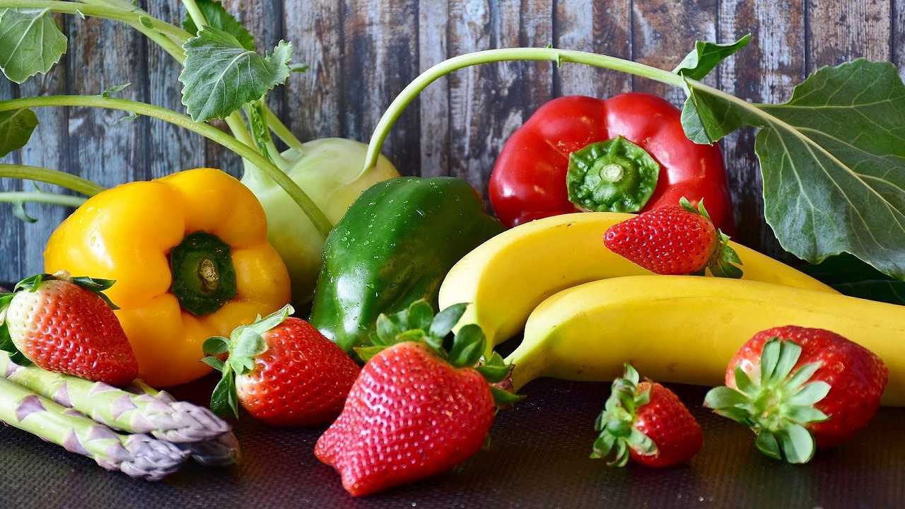 Frutta e verdura, il caro prezzi fa crollare le vendite: -11% su base annua