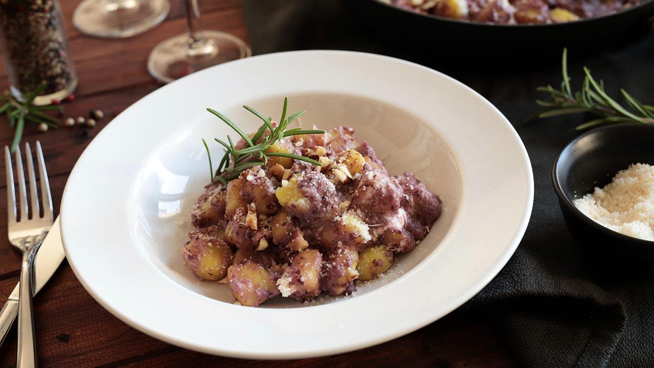 Gnocchi con radicchio gorgonzola e noci