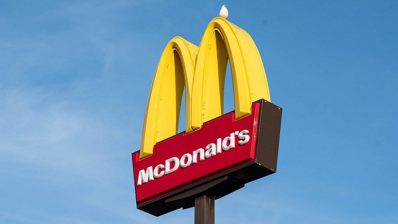 McDonald’s potrebbe eliminare le cannucce di plastica
