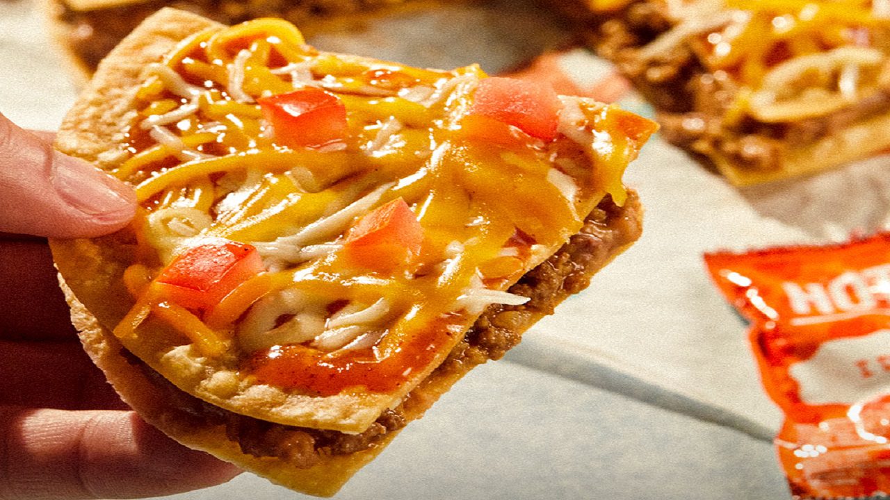 Pizza Hut prende in giro la mexican pizza di Taco Bell chiamandola “tacos italiano”