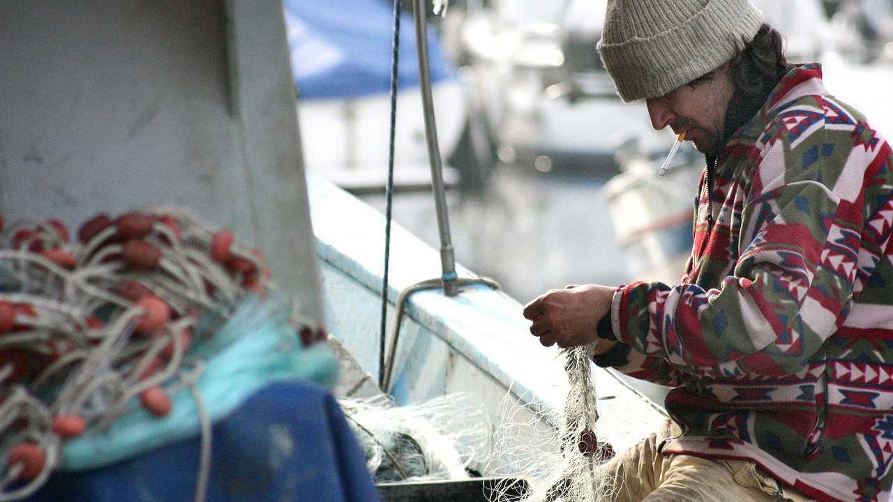 Pesca, molte imprese tornano a sospendere l’attività per i costi troppo alti