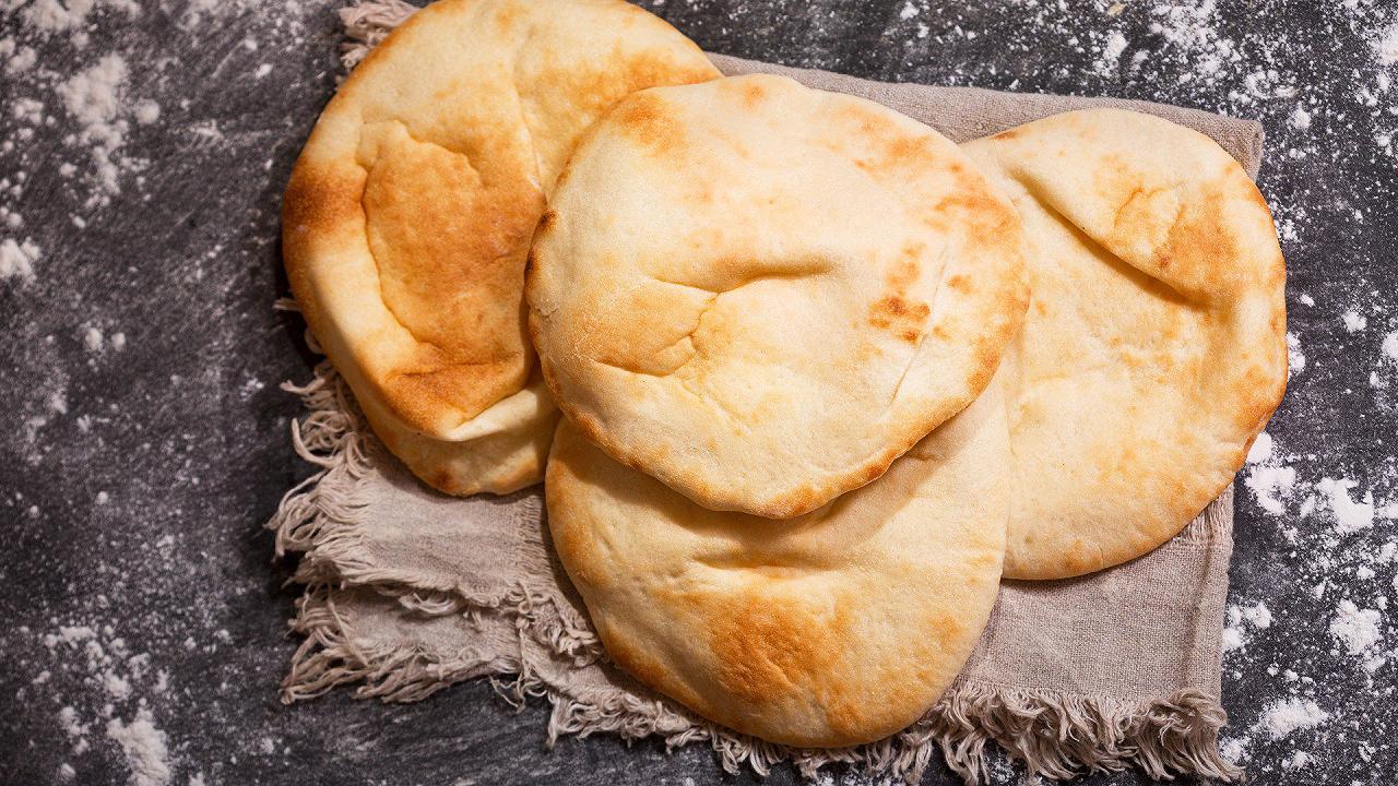 Pita fatta in casa, una tasca di pane morbido da farcire a piacere