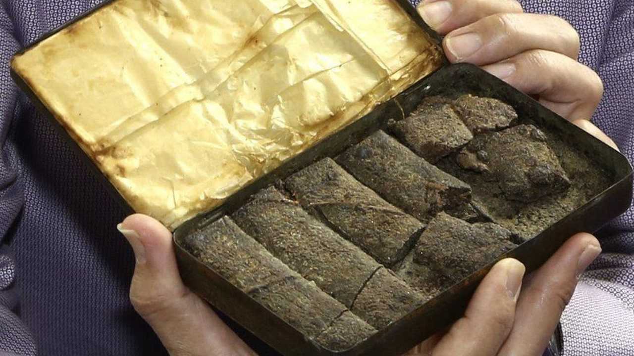 Regno Unito, sorpresa in soffitta: trovata una scatola di cioccolatini vecchia di 122 anni