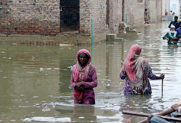 Le inondazioni in Pakistan hanno distrutto i raccolti e rischiano di lasciare le donne senza lavoro