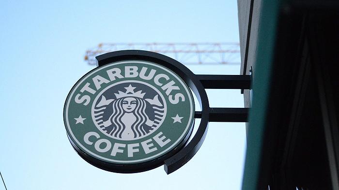 Gioventù Nazionale a Padova se la prende con Starbucks: ma da quando le multinazionali sono di sinistra?