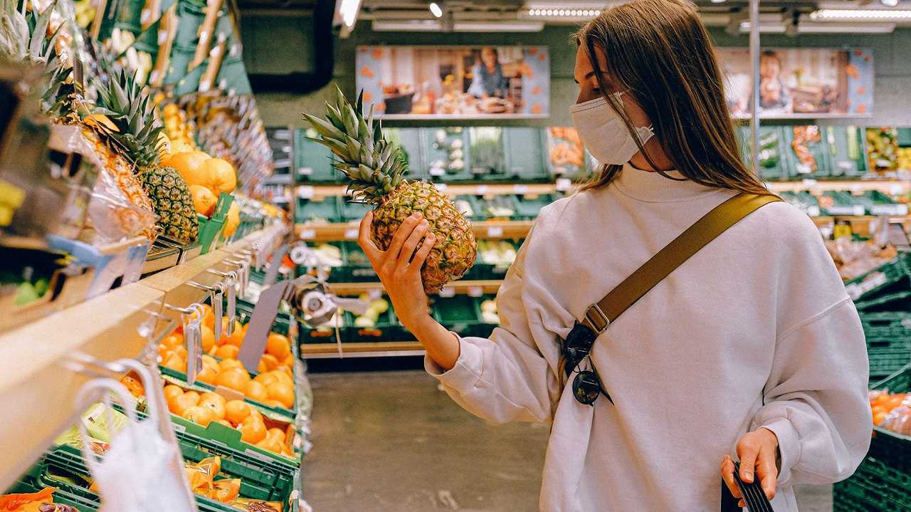 Rapporto Coop 2022, spesa: un italiano su tre diminuirà gli acquisti di alimenti “Premium o Gourmet”