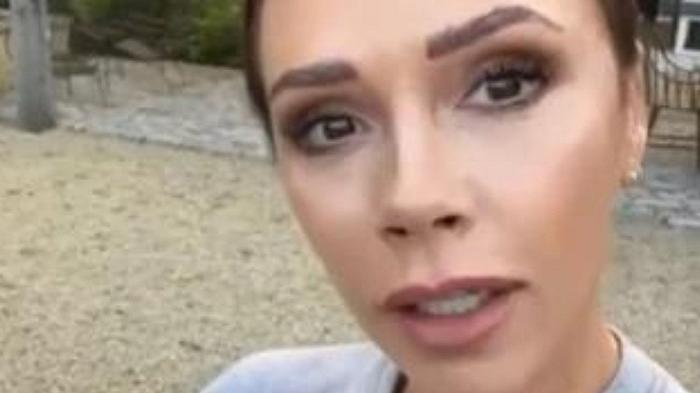 Victoria Beckham sfotte David Beckham apicoltore: “Assaggerò la sua roba appiccicosa”