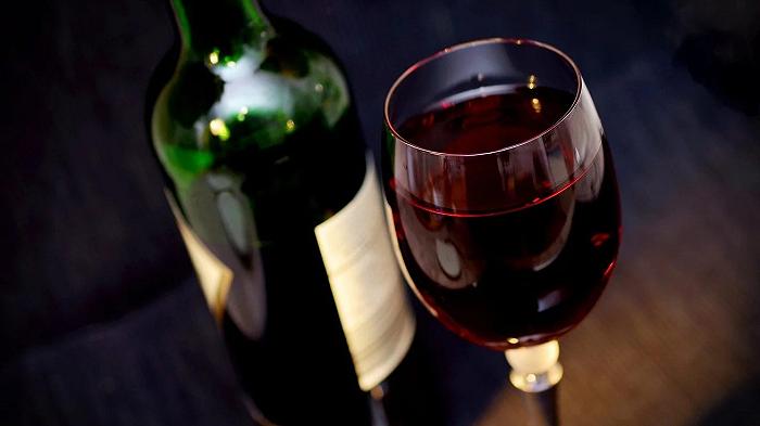 Vino e carne rossa: Italia, Francia e Spagna vincono la battaglia per la promozione in Europa
