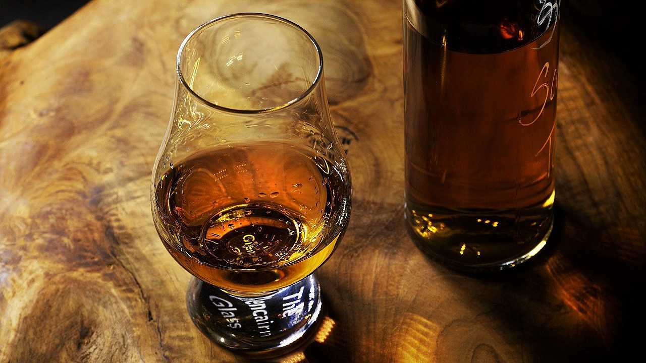 Whisky, messa all’asta la collezione più cara di sempre: vale 2 milioni di dollari