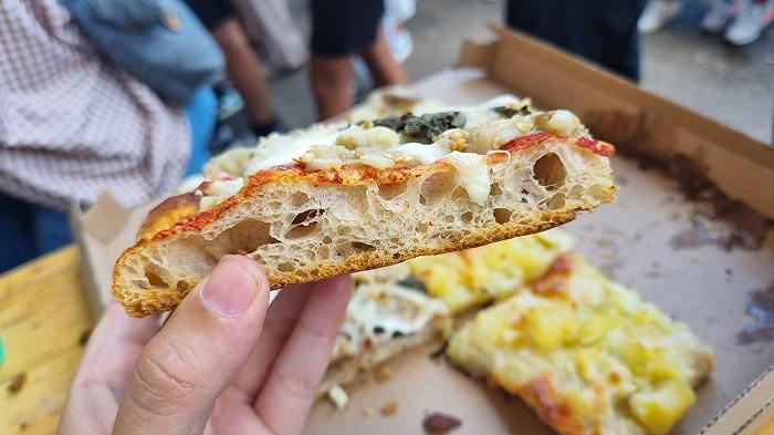 Pizzarium a Roma, recensione: com’è oggi la pizza in teglia più famosa d’Italia (e oltre)
