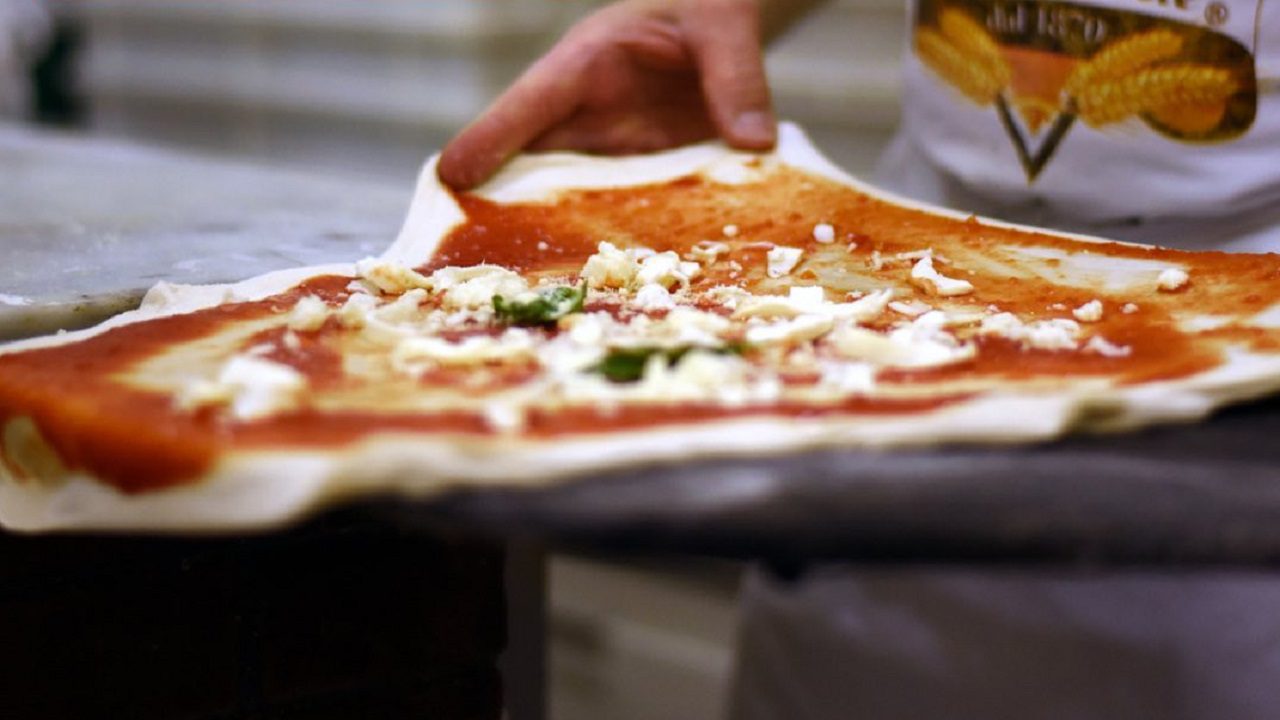 Antica Pizzeria da Michele: anche qui una pizza può costare 60 euro, ma senza Patanegra