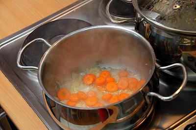 Aggiungete le carote e fate cuocere