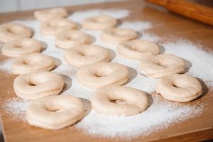 ciambelline-formate-su-tagliere
