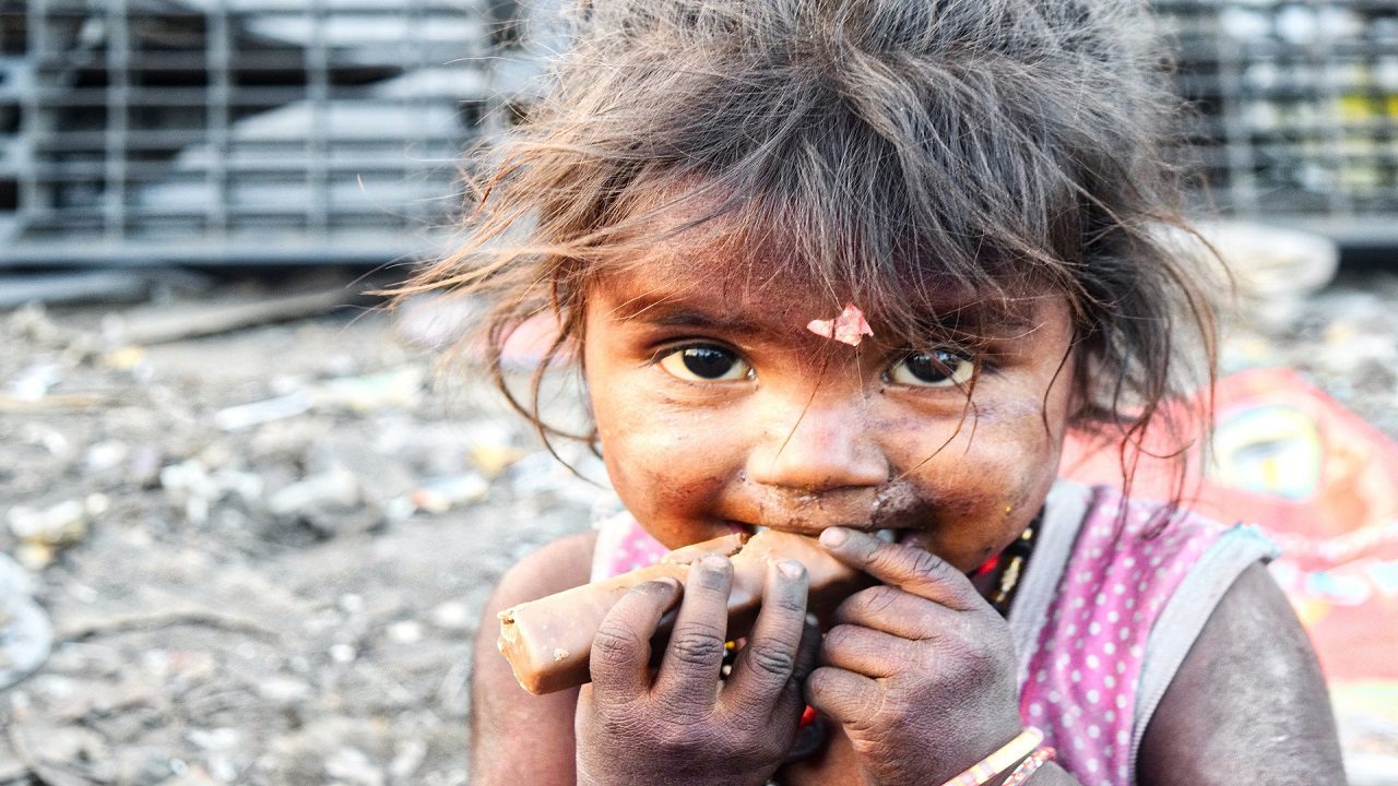 Crisi alimentare: guerra, pandemia e siccità hanno spinto 30 milioni di bambini verso la fame