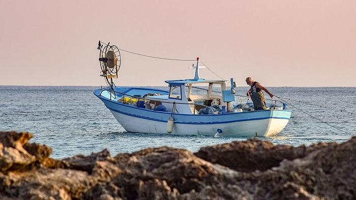 Alghero: sit-in di protesta contro il fermo pesca davanti alla sede del Parco Capo Caccia