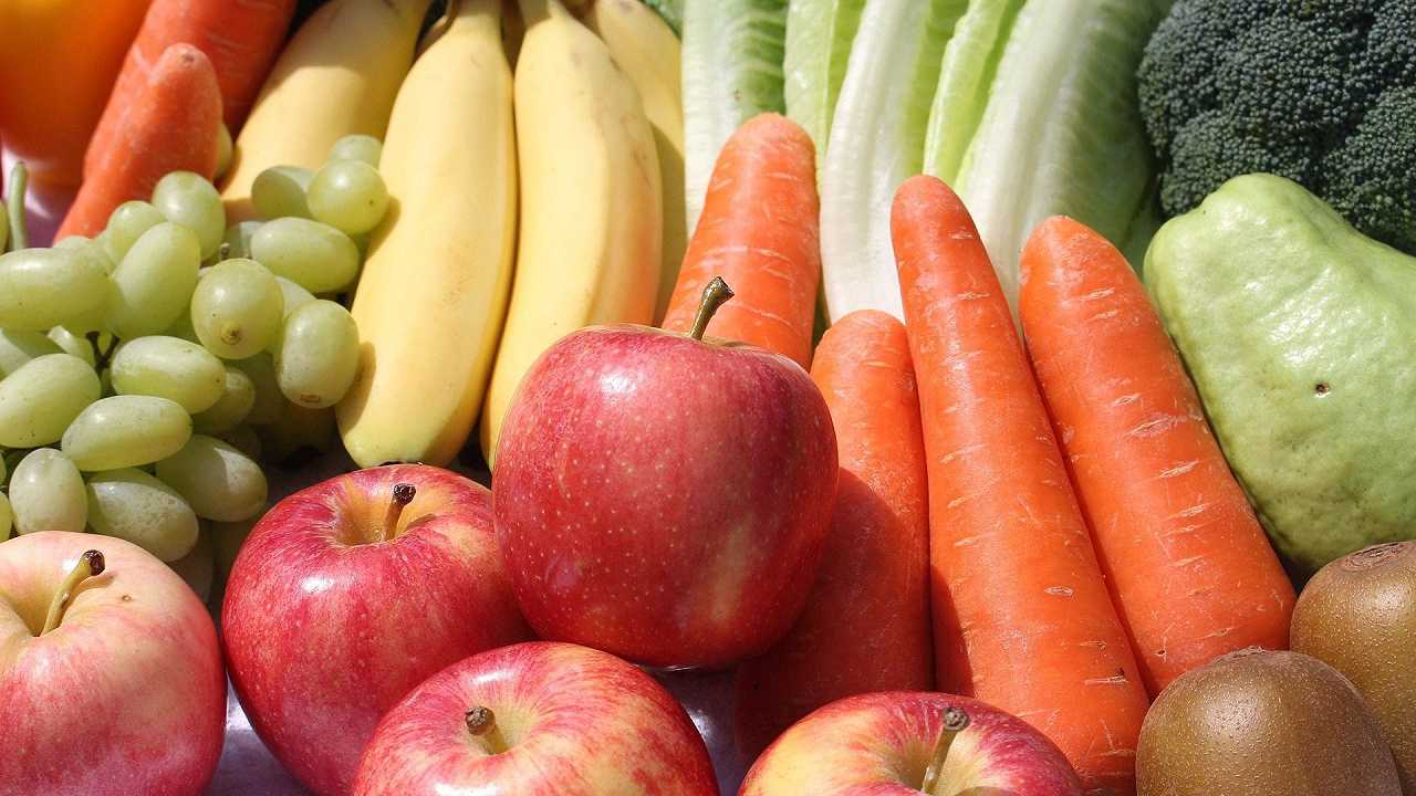 Frutta e verdura biologica, gli italiani amano soprattutto zucchine (+70%) e fragole (+34%)