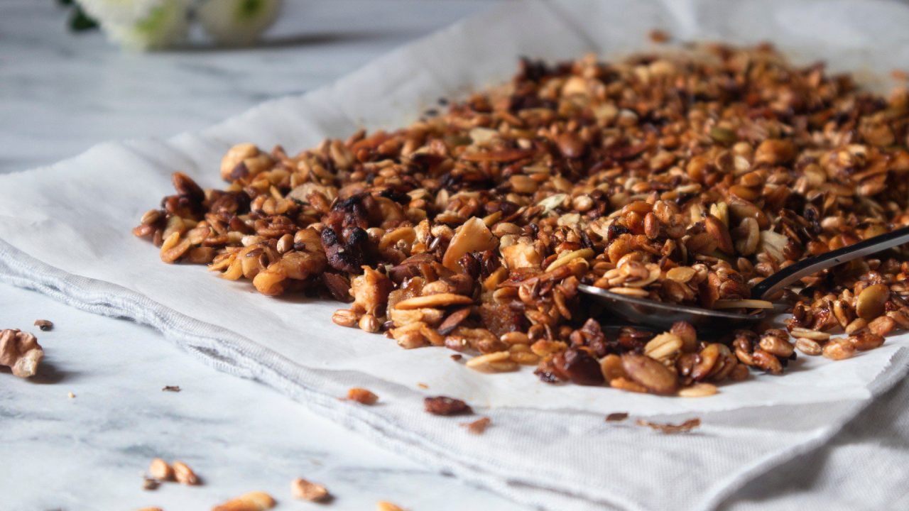 granola-per-la-colazione-fatta-in-casa-dissapore