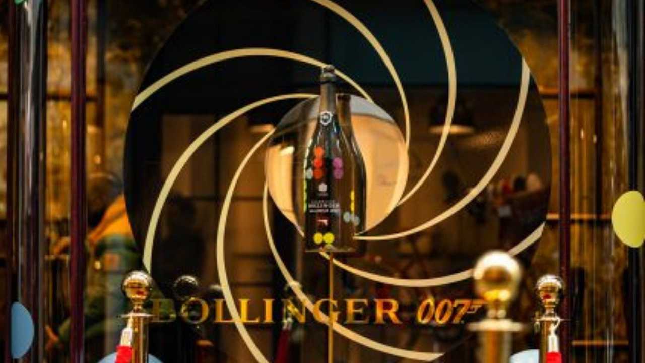 Bollinger celebra i 60 anni di James Bond con un tributo nel suo bar di Londra