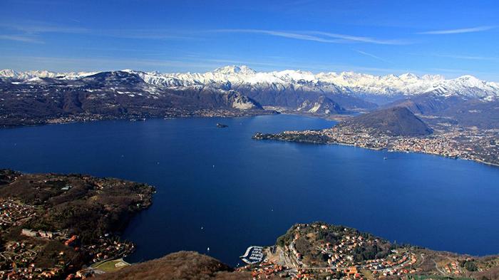 Lago Maggiore, i pescatori devono pagare una tassa alla famiglia Borromeo: la denuncia di Milena Gabanelli