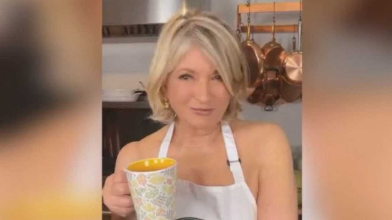 Martha Stewart: la regina della cucina americana senza veli (ma con grembiule) a 81 anni