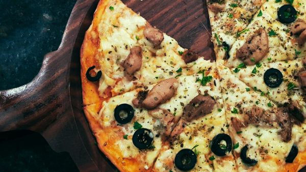 pizza-acciughe-olive-nere