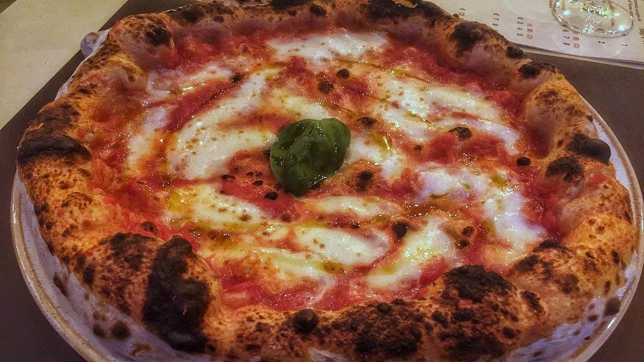 Napoli: chiusa per carenze igieniche la pizzeria Brandi, dove nacque la Margherita