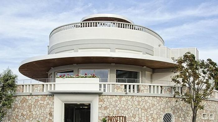 Ancona, l’ex ristorante del Passetto mette all’asta il servizio di porcellana usato dalle celebrità