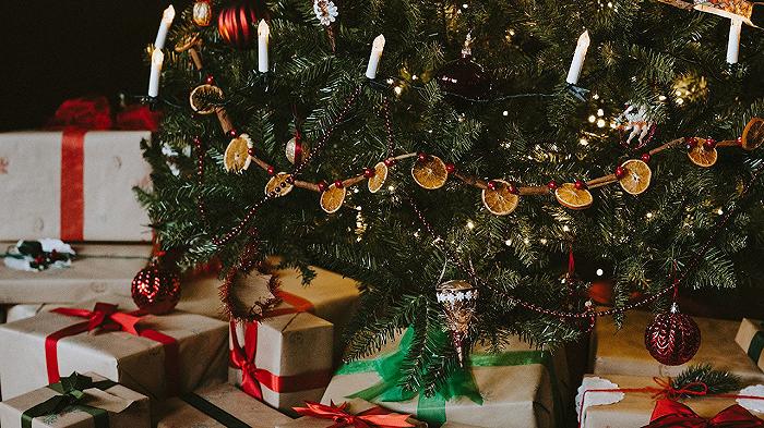 Decorazioni fai da te commestibili da appendere all’albero di Natale