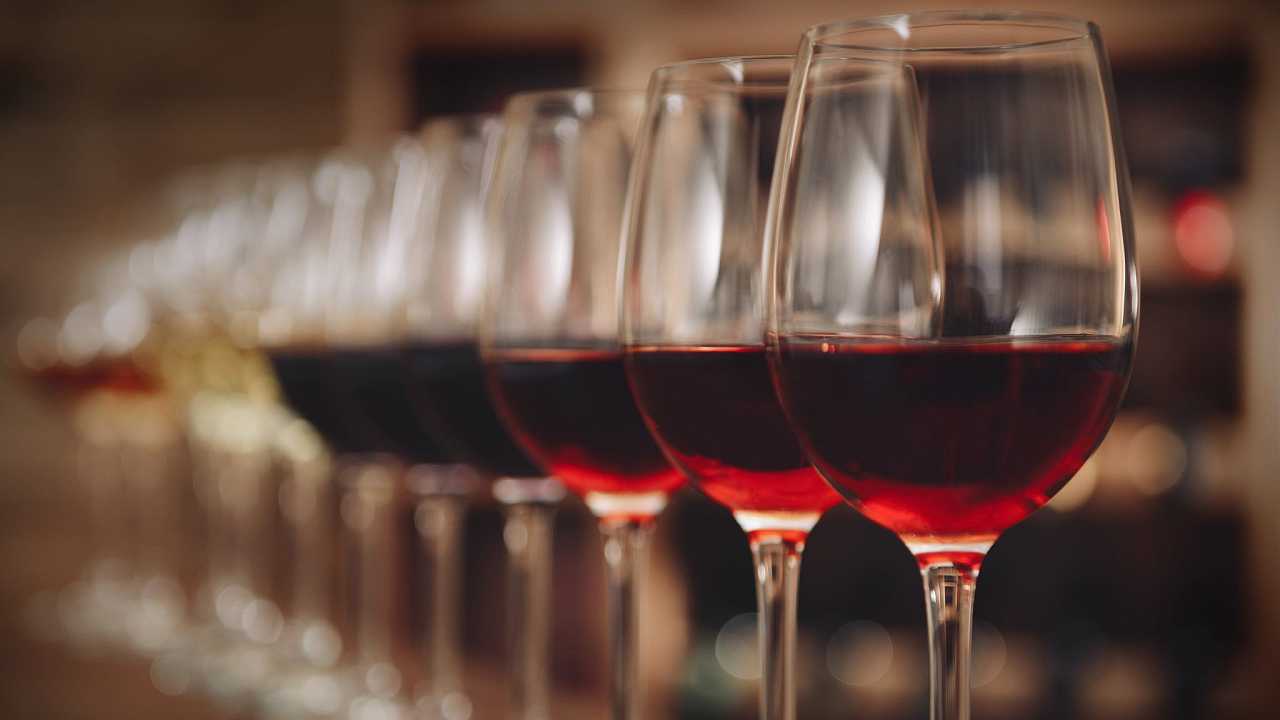Perché il vino novello (italiano) è ontologicamente scadente