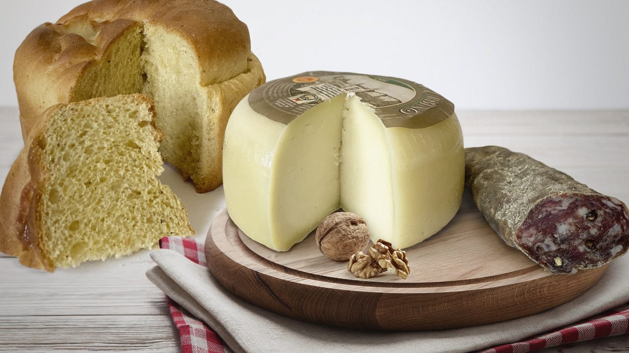 Casciotta d’Urbino Dop, l’Emilia Romagna promuove un formaggio non suo: è guerra con le Marche