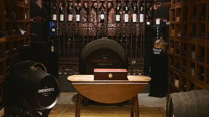 Spagna, colpo al ristorante stellato: rubate 132 bottiglie di vino dal Coque di Madrid