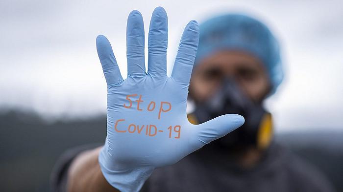Covid, la Cina introduce nuove restrizioni per bar e ristoranti: scoppiano le proteste