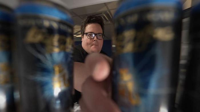 Energy Drink: ecco cosa succede al pancreas se ne bevi dodici in dieci minuti, come in questo esperimento
