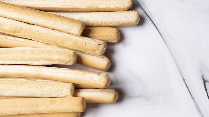 Ristorazione, ci sono sempre meno grissini sulle tavole: le vendite ai locali calano del 50%