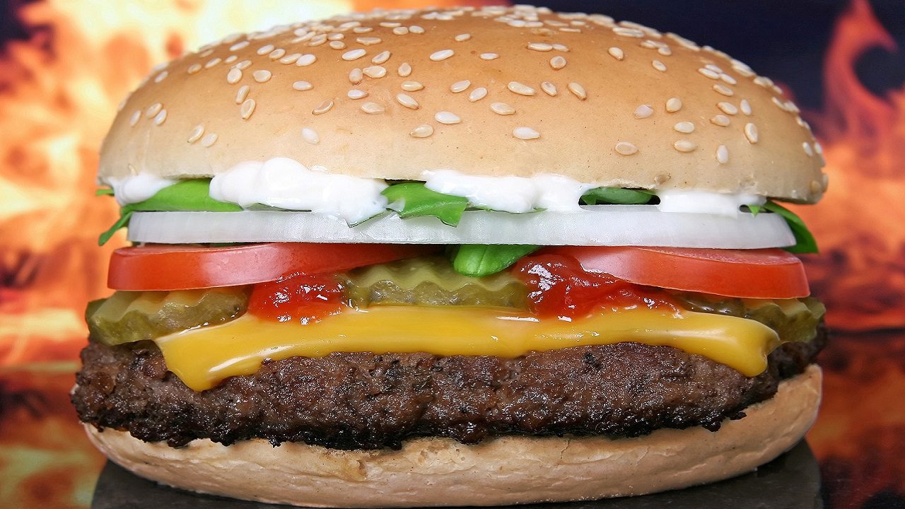 McDonald’s: dimagrire mangiando solo al fast food? Ci sta provando un americano