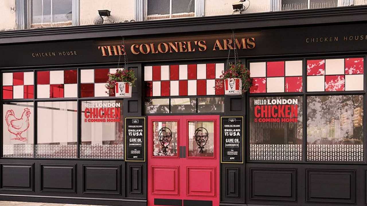Regno Unito, KFC ha aperto il suo primo pub all’inglese