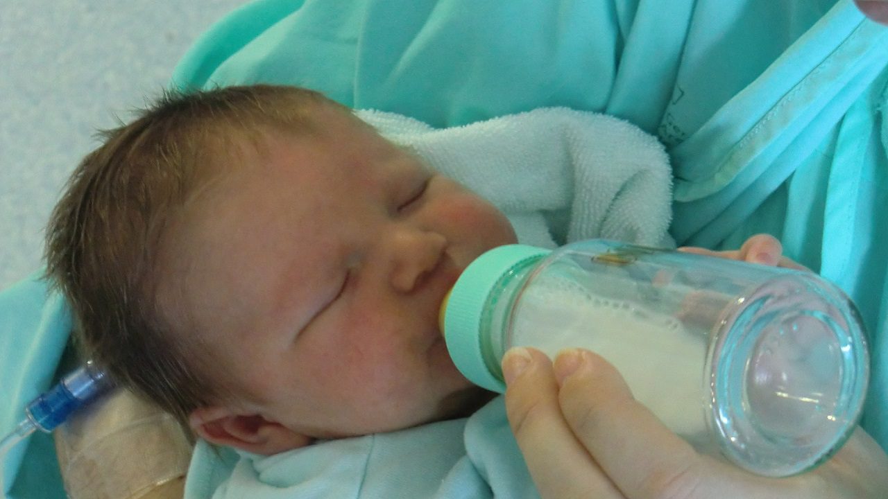 Latte per neonati Humana 3: richiamo per rischio fisico