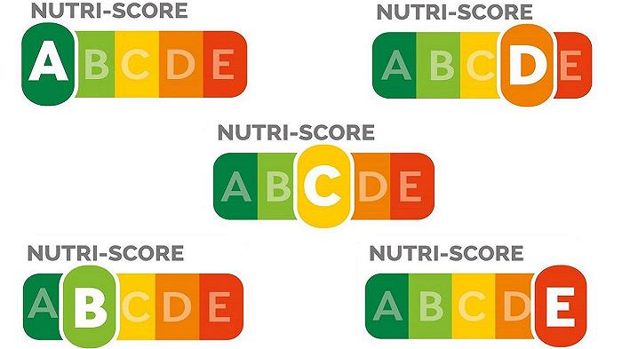 Nutriscore aggiorna le valutazioni sulle bevande: il latte intero vale quanto la Coca Zero