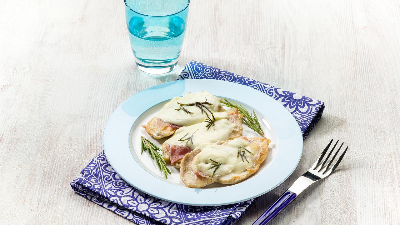 Scaloppine alla valdostana, la ricetta con fontina e prosciutto