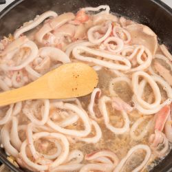 seppie a cuocere in padella