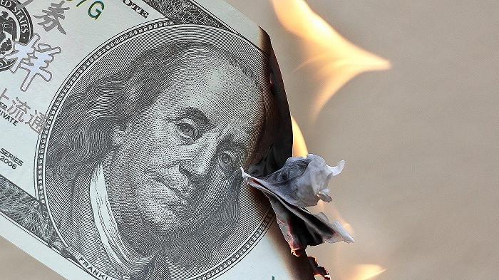 California, usava i soldi della cantina per comprare auto e jet di lusso: multa da 5,1 milioni per un produttore di vino